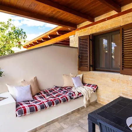 Jacuzzi E Giardino, 200mt * San Giovanni (Nuoro)