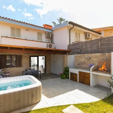 Jacuzzi E Giardino, 200mt Διαμέρισμα San Giovanni (Nuoro)